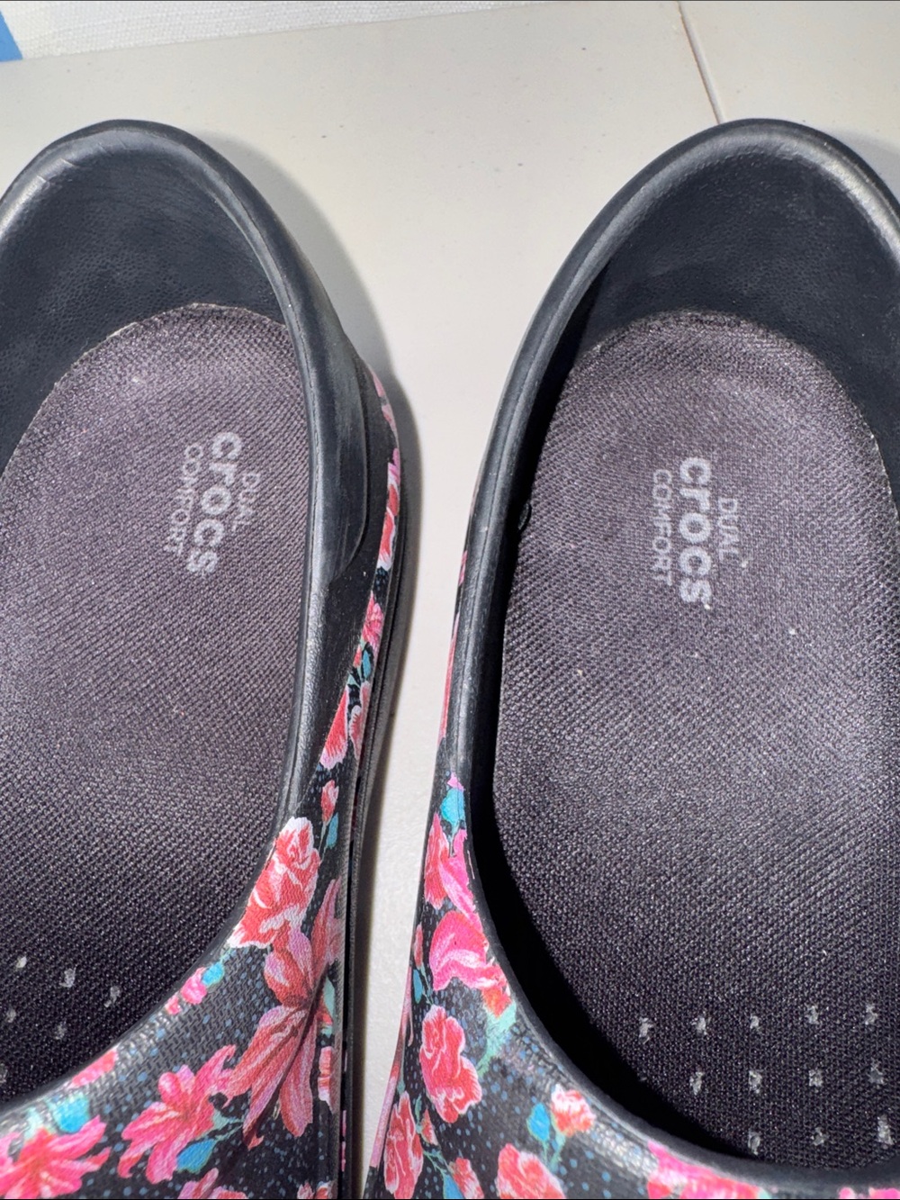 CROCS Women's Neria Pro II Clogs floral print dual comfort footbeds Size 9W - Picture 10 of 10
